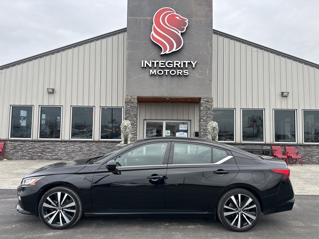 2022 Nissan Altima SR