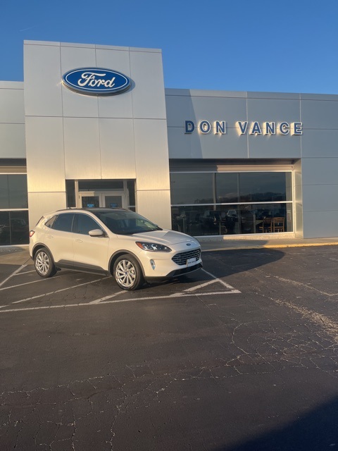 2022 Ford Escape Titanium's photo