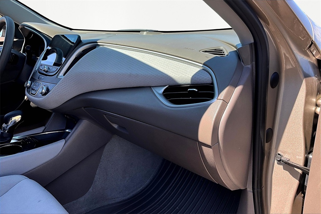 2022 Chevrolet Malibu LS photo 17
