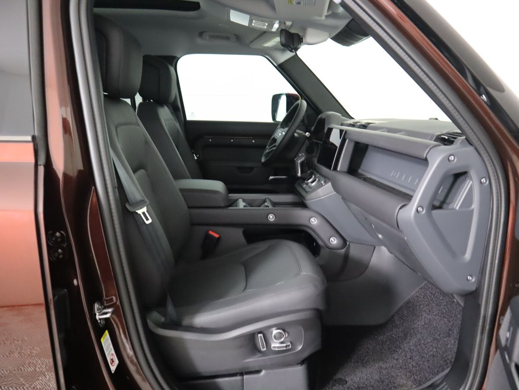 2025 Land Rover Defender 130 S photo 17