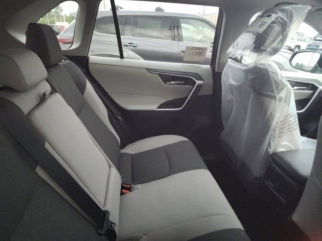 2025 Toyota RAV4 XLE photo 11
