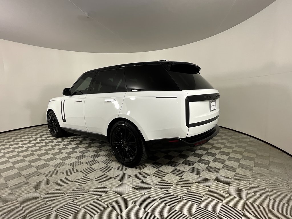 2025 Land Rover Range Rover SE photo 3