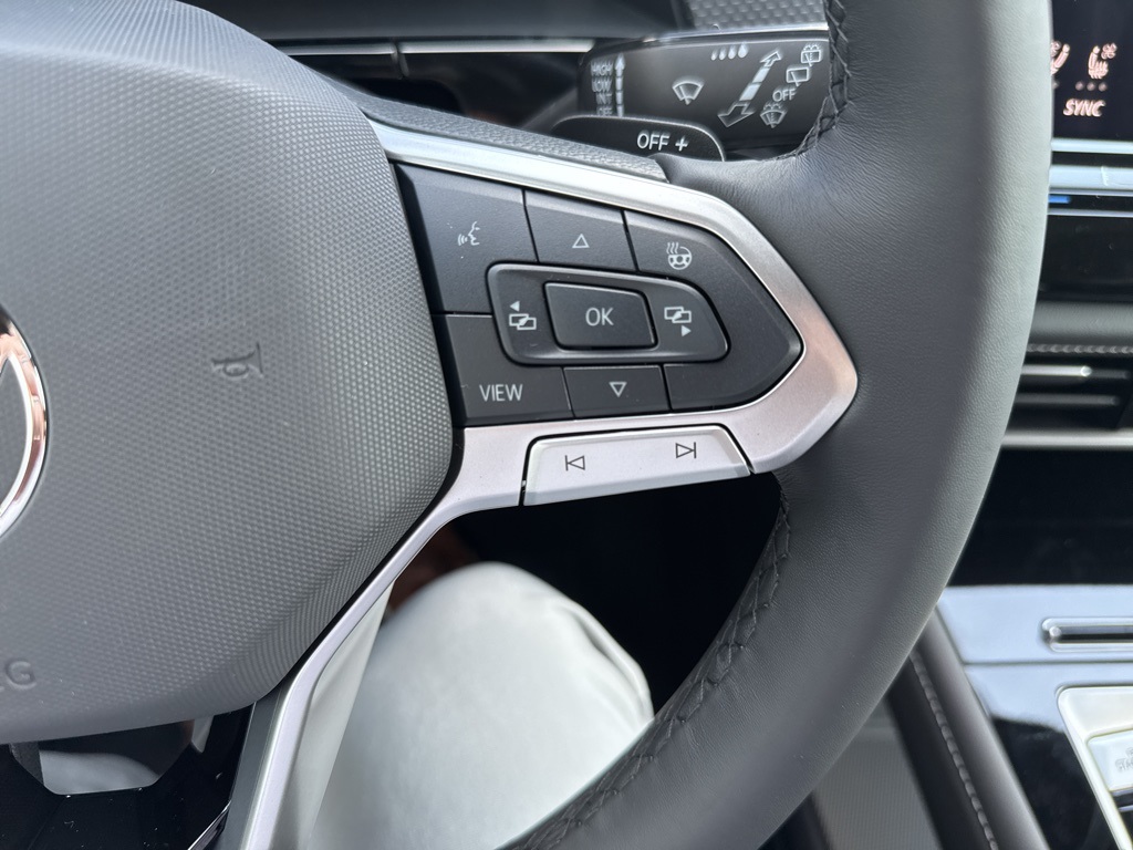 2026 Volkswagen Atlas Cross Sport SEL R-Line photo 20