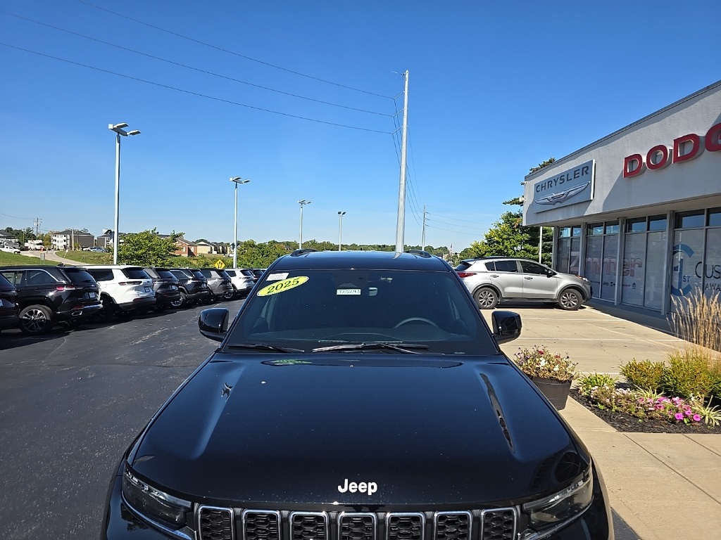2025 Jeep Grand Cherokee Laredo X photo 4