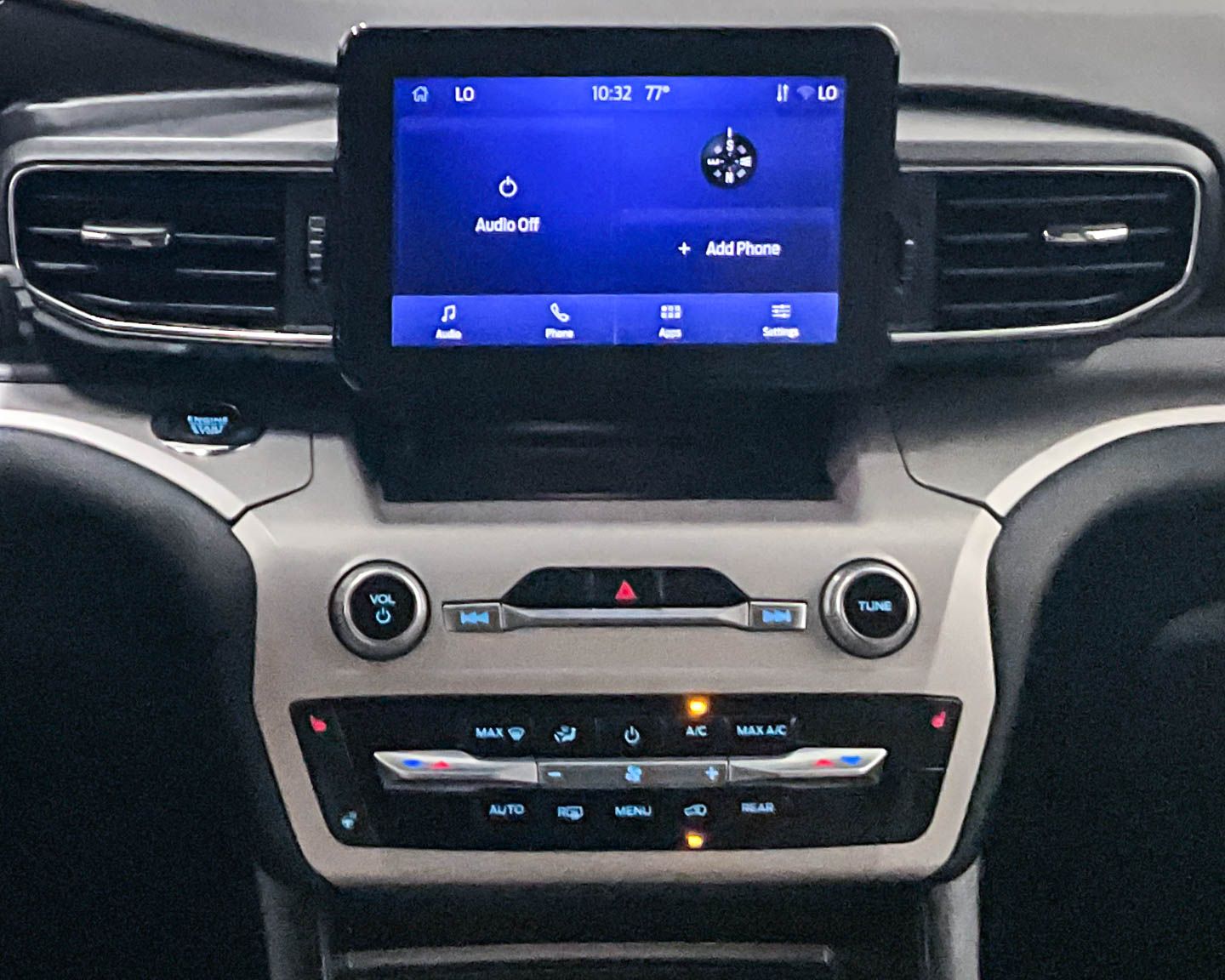 2023 Ford Explorer XLT Sport photo 13