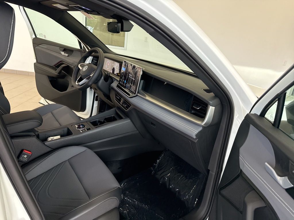 2025 Volkswagen Tiguan SE R-Line Black photo 13