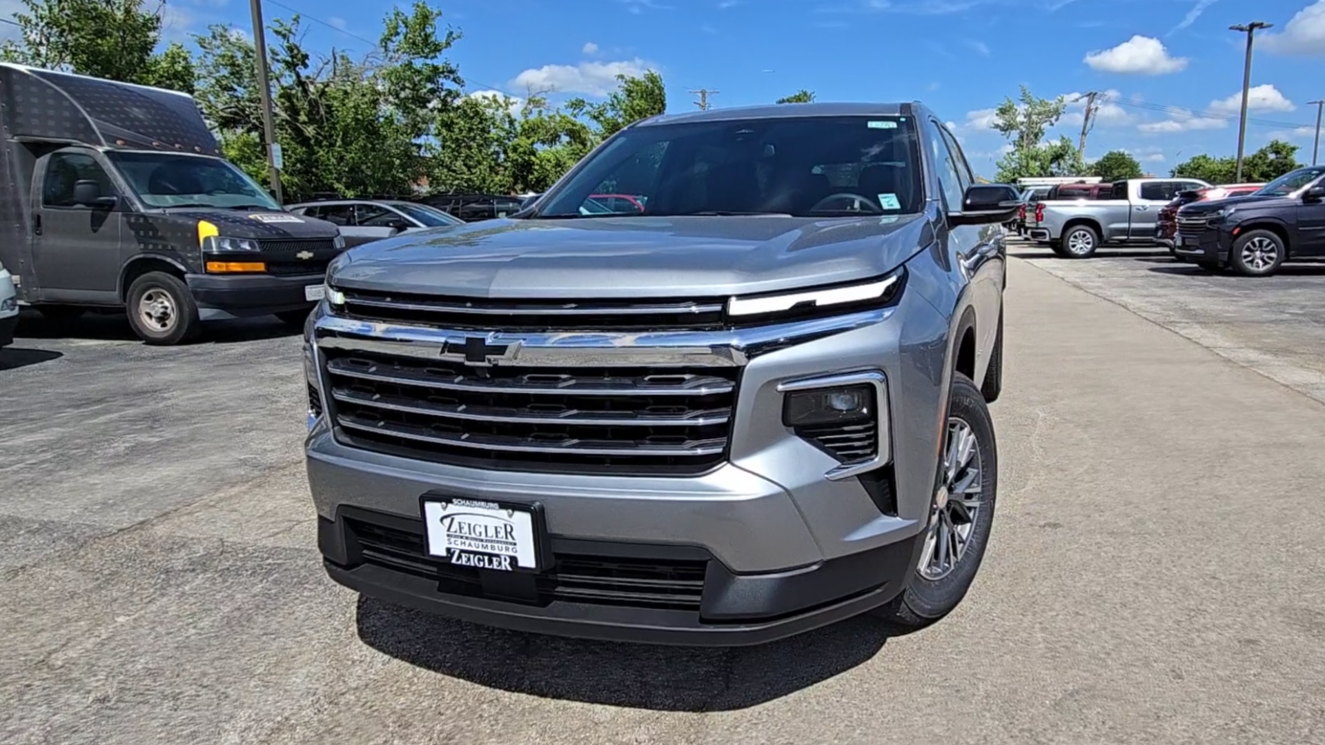 2025 Chevrolet Traverse photo 3