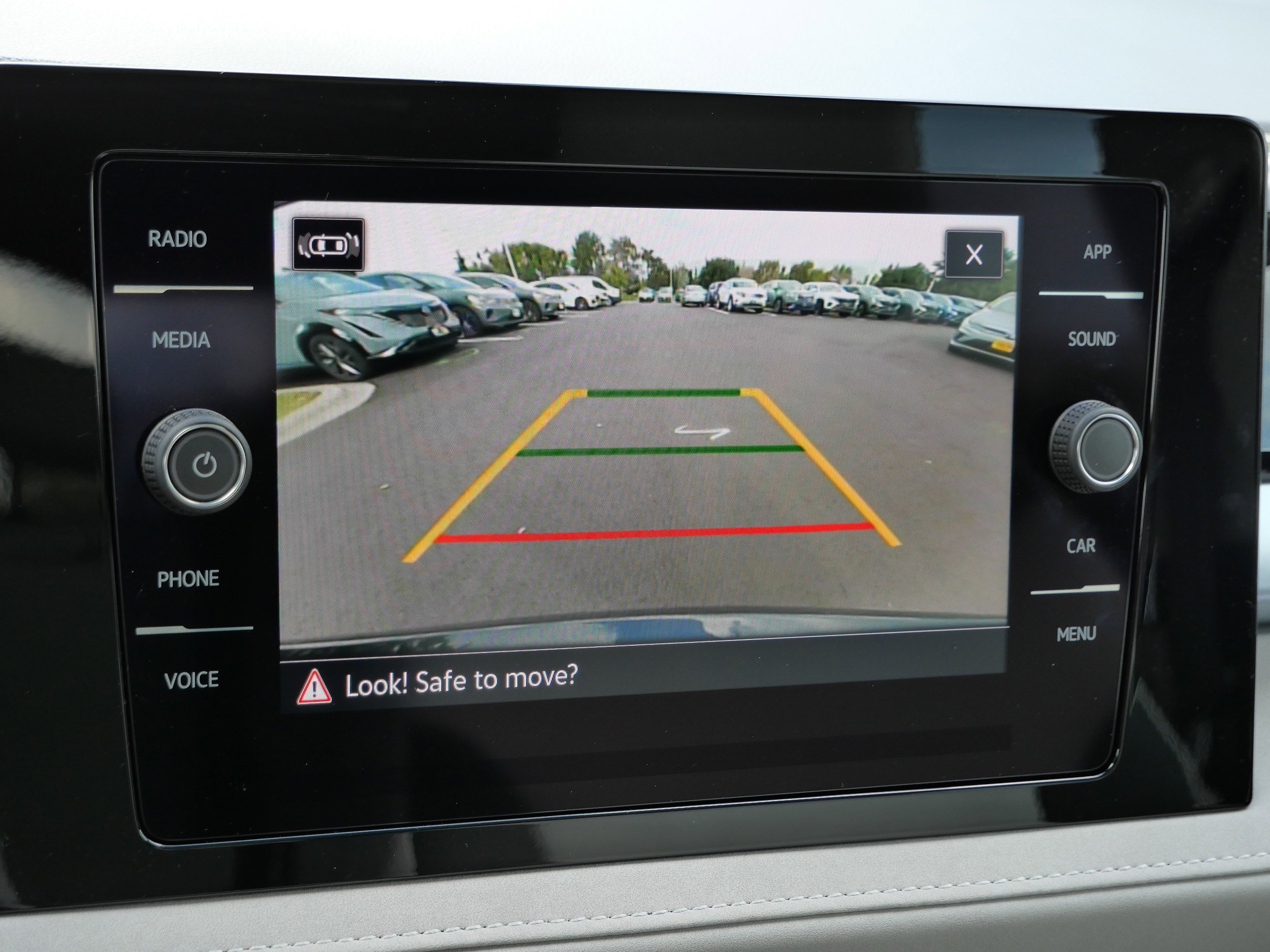 2025 Volkswagen Taos SE photo 33