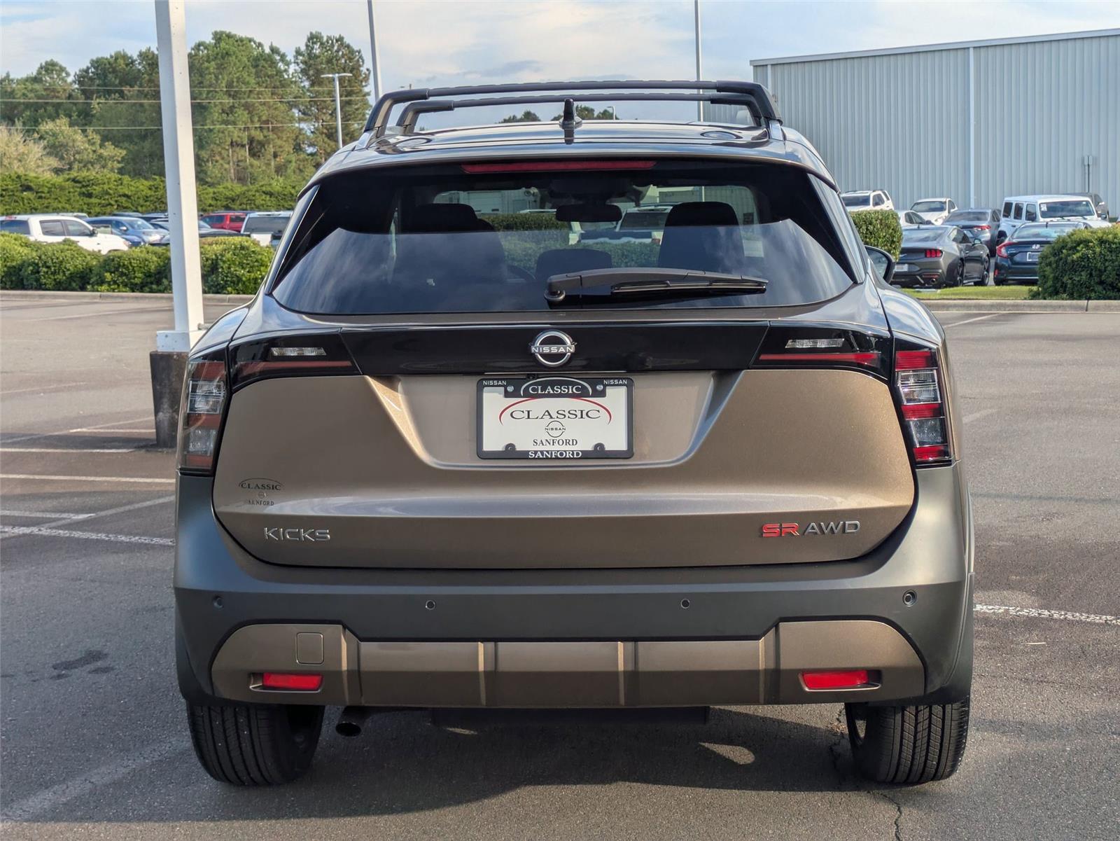 2026 Nissan Kicks SR photo 6