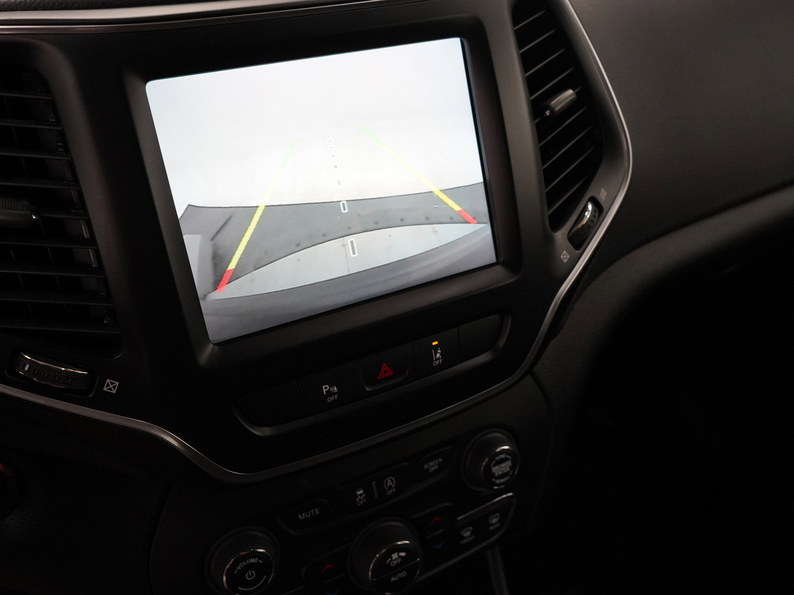 2021 Jeep Cherokee Altitude Latitude Lux photo 23