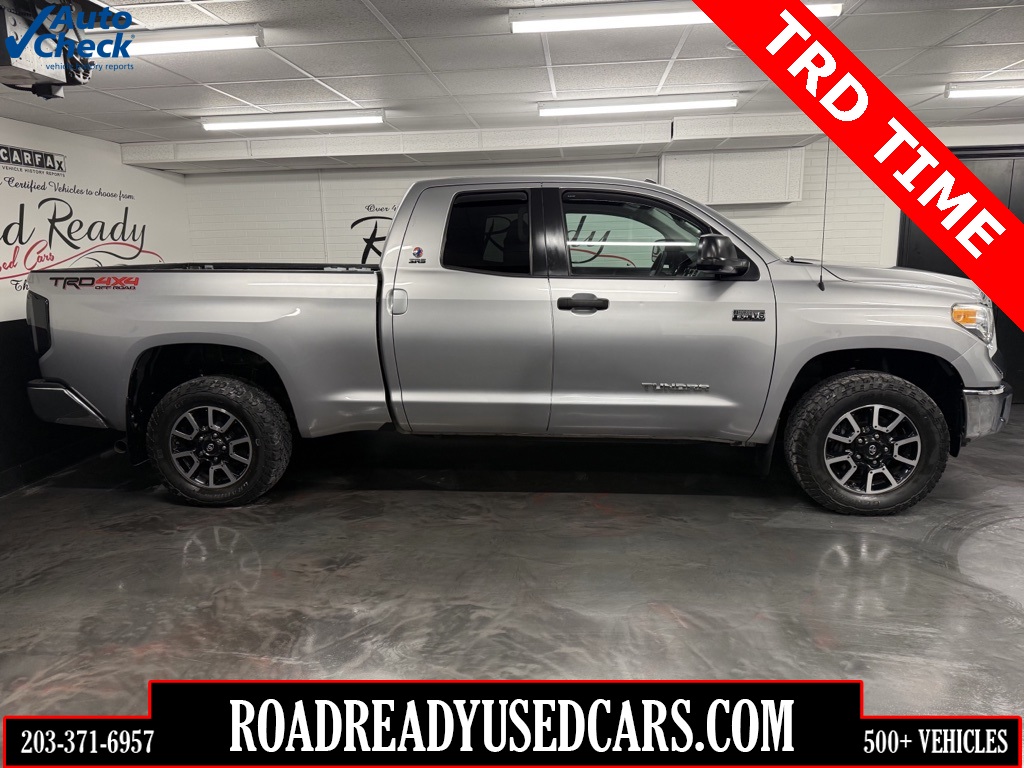 2017 Toyota Tundra SR5's photo