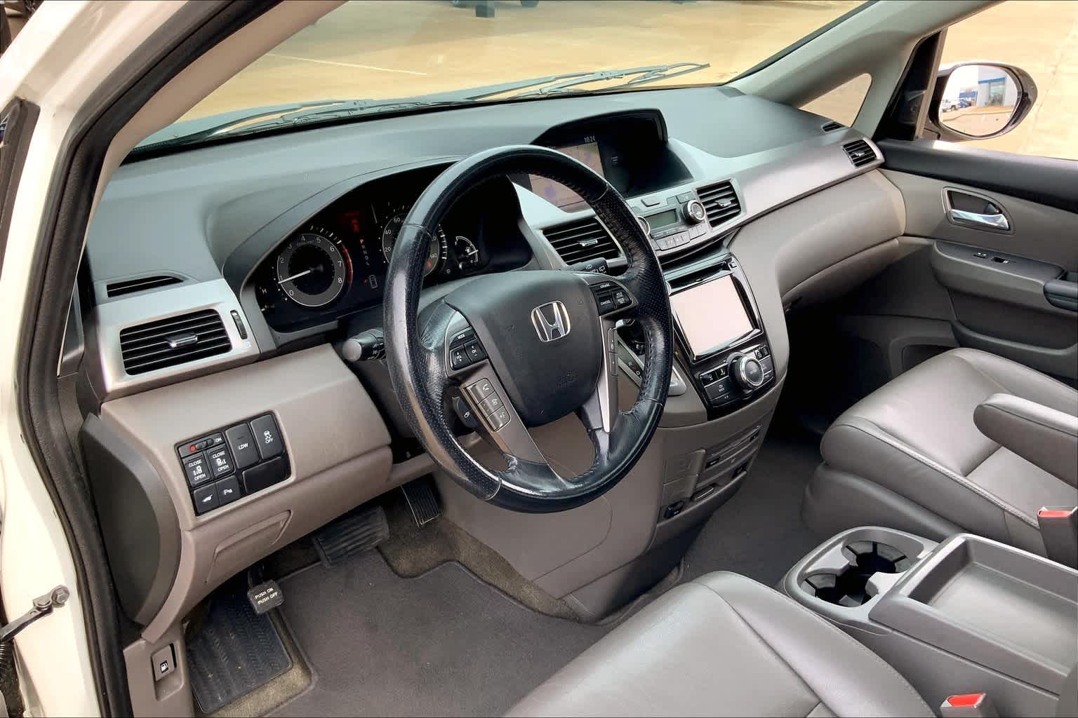 2015 Honda Odyssey Touring Elite photo 14