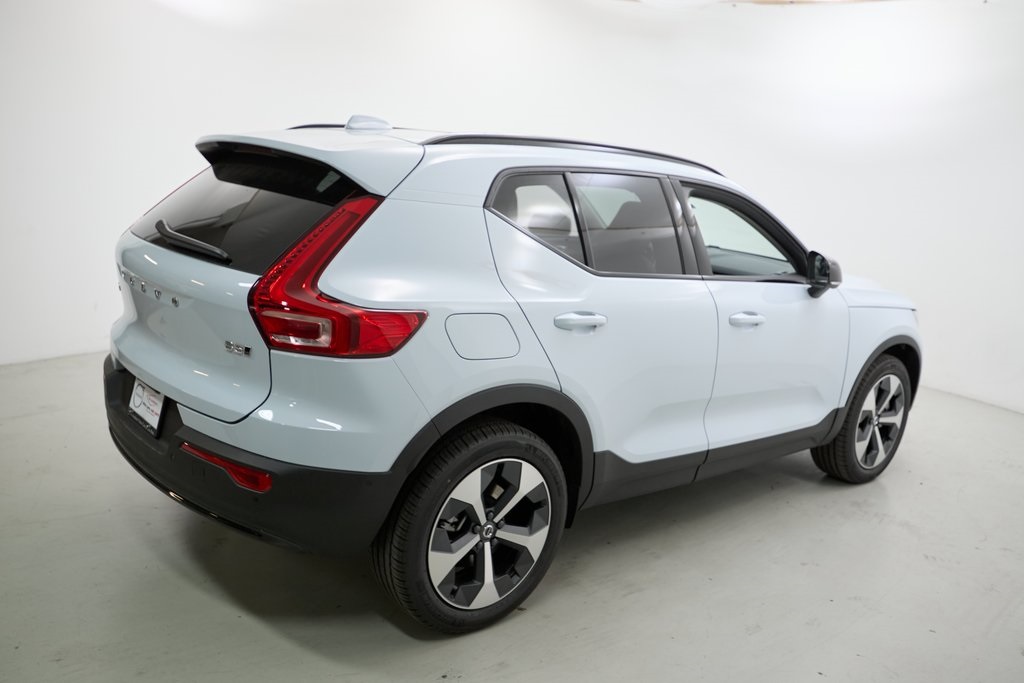 2026 VOLVO XC40 - Image 8