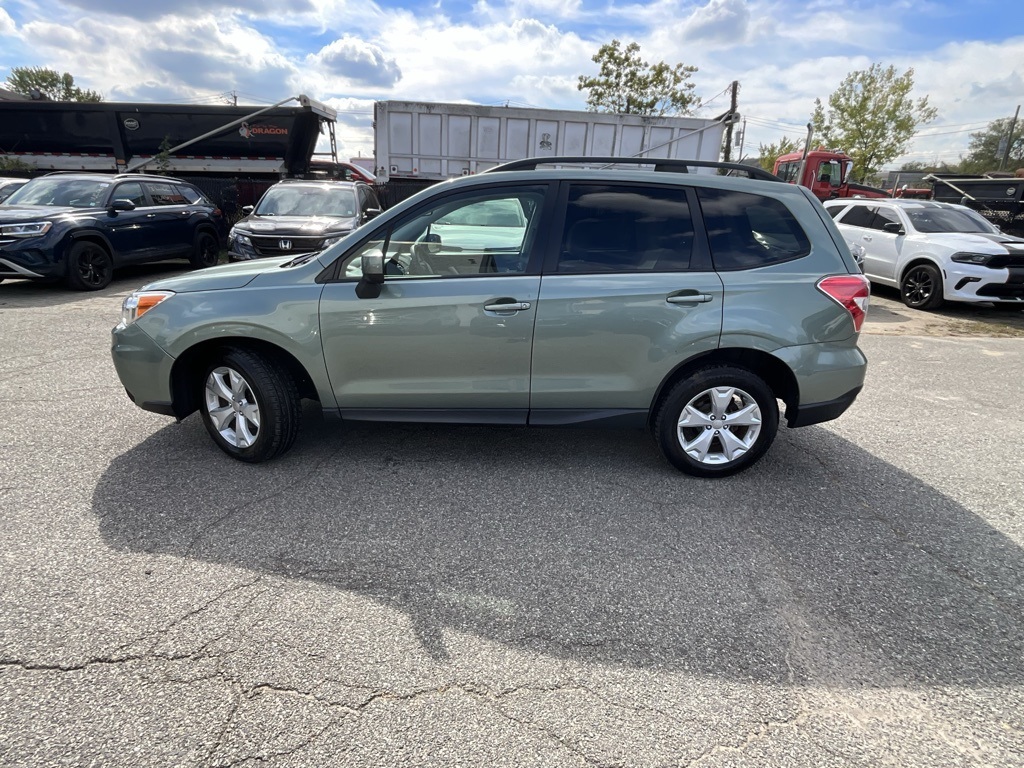 2015 Subaru Forester 2.5i Premium photo 2