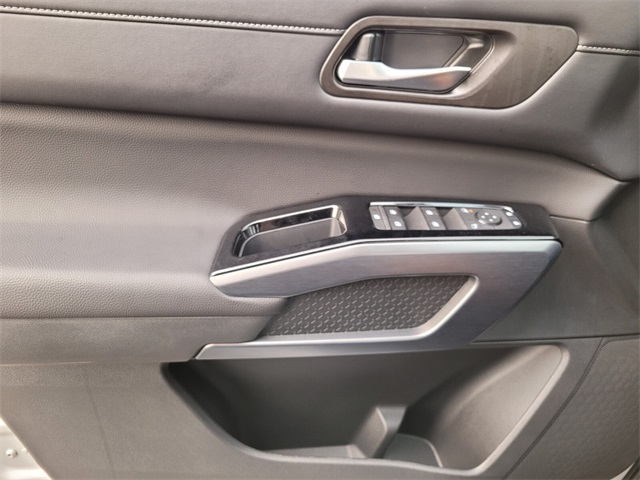 2025 Nissan Pathfinder SL photo 18