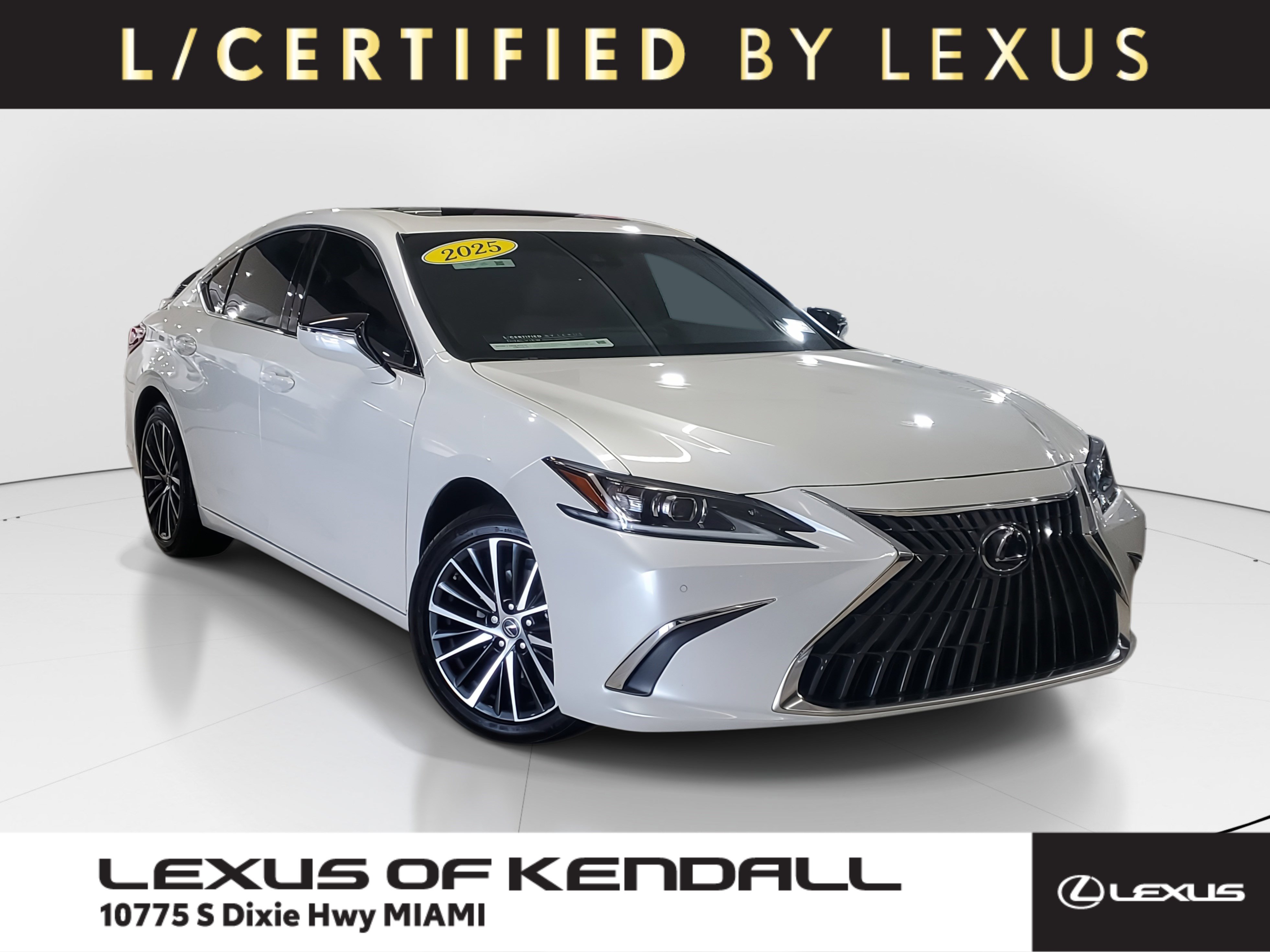 2025 Lexus ES Hybrid 300h's photo