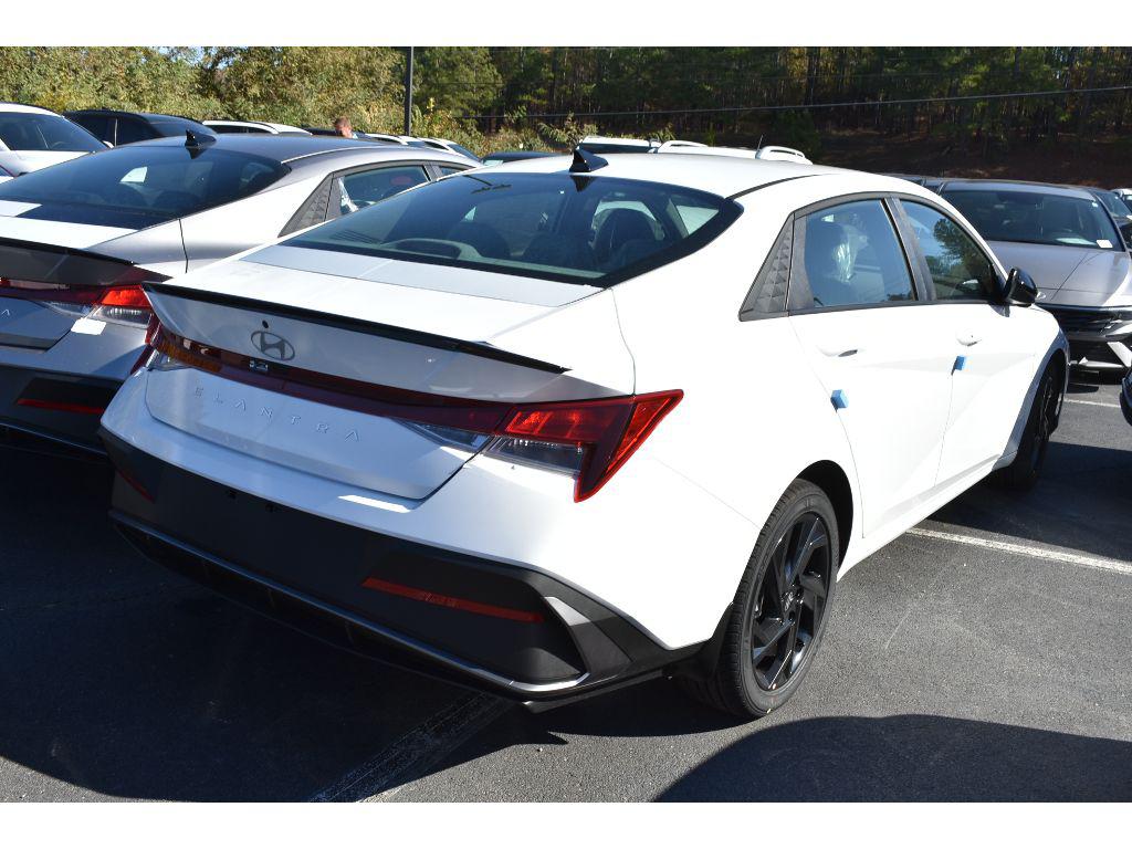 2026 Hyundai Elantra SEL Sport photo 3