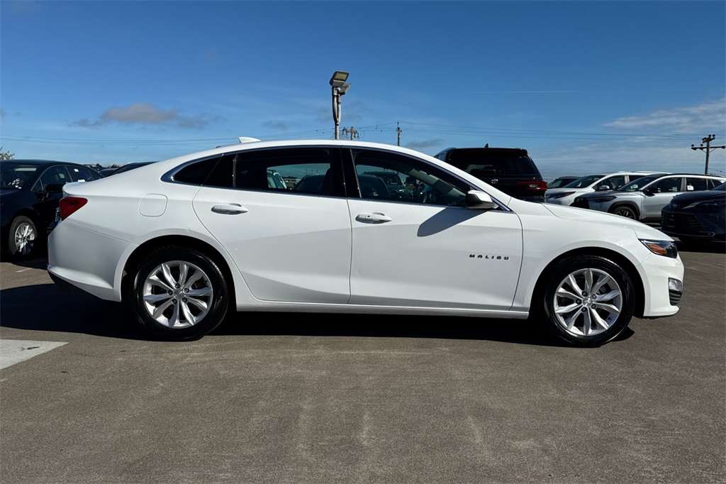 2024 Chevrolet Malibu 1LT photo 2