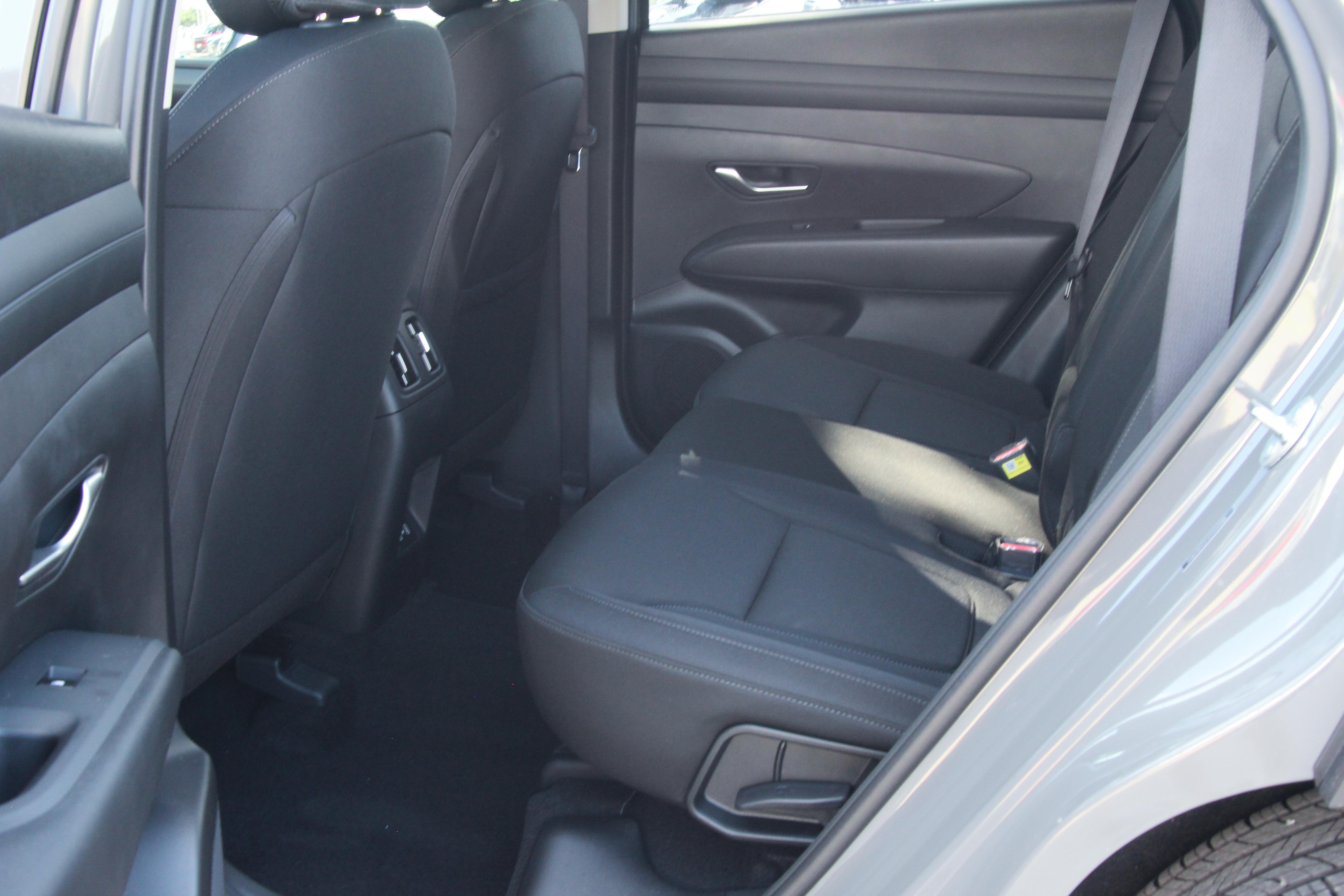 2025 Hyundai Tucson SEL photo 12