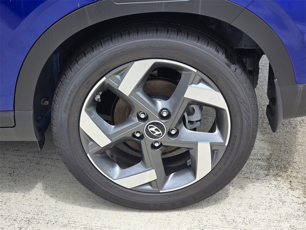 2025 Hyundai Venue Limited photo 4