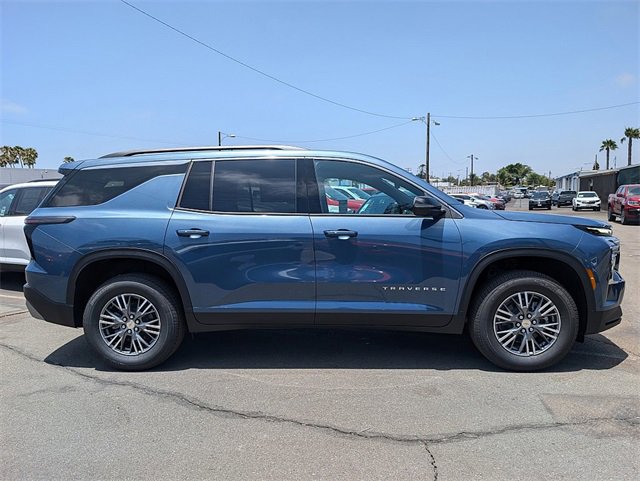 2025 Chevrolet Traverse photo 4