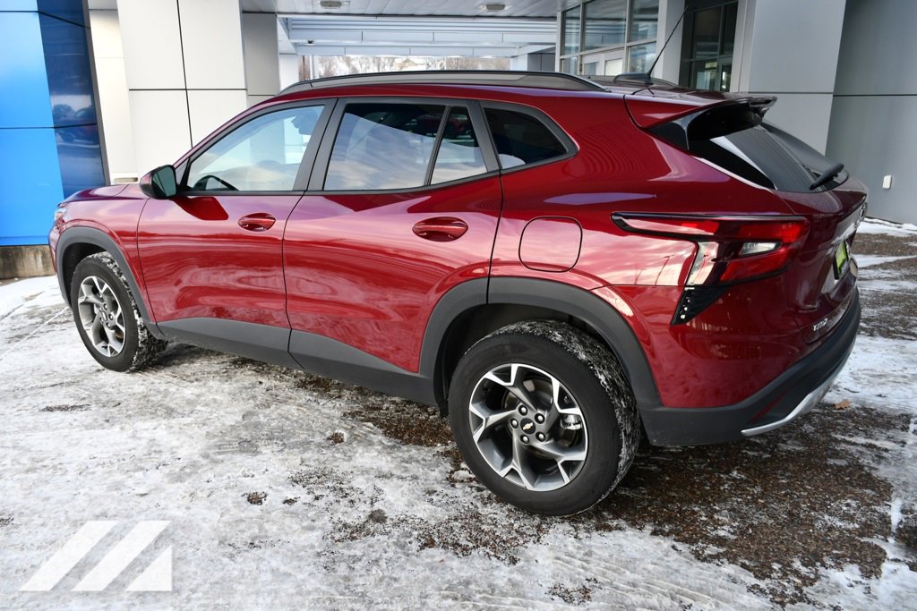 2025 Chevrolet Trax LT photo 4