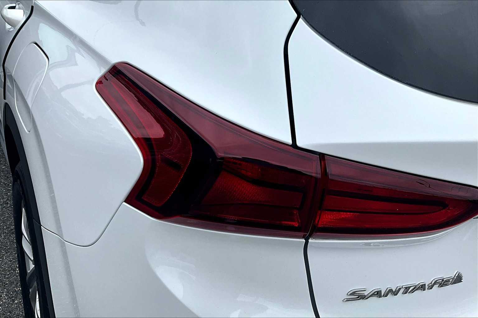 2020 Hyundai Santa Fe SEL photo 25
