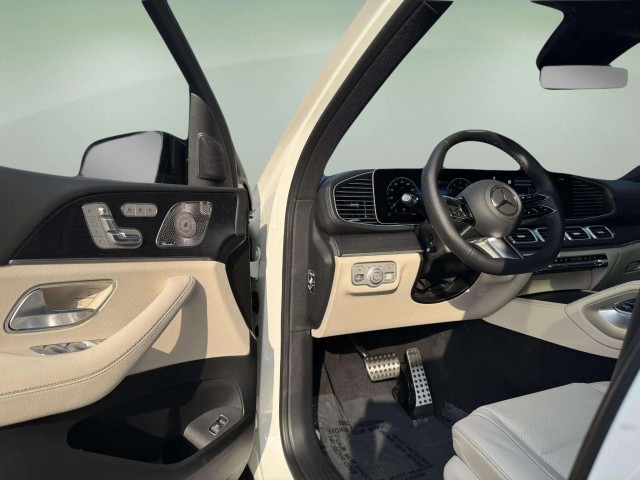 2025 Mercedes Benz GLS 450 4MATIC photo 8