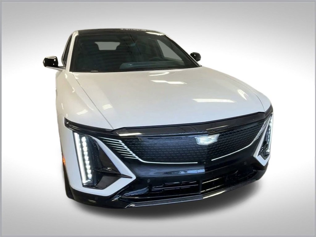 2025 Cadillac Lyriq Sport photo 2