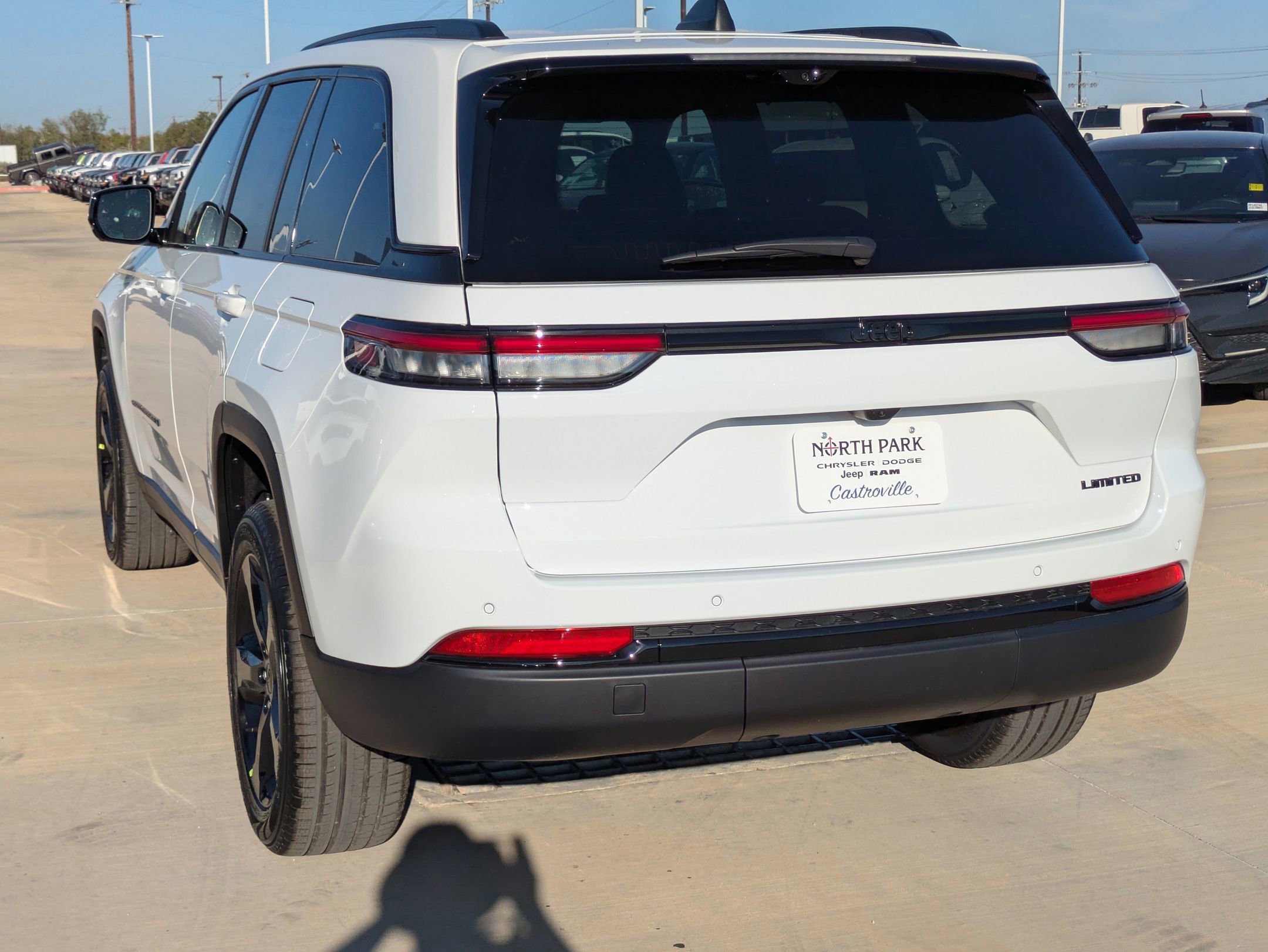 2025 Jeep Grand Cherokee Limited photo 2