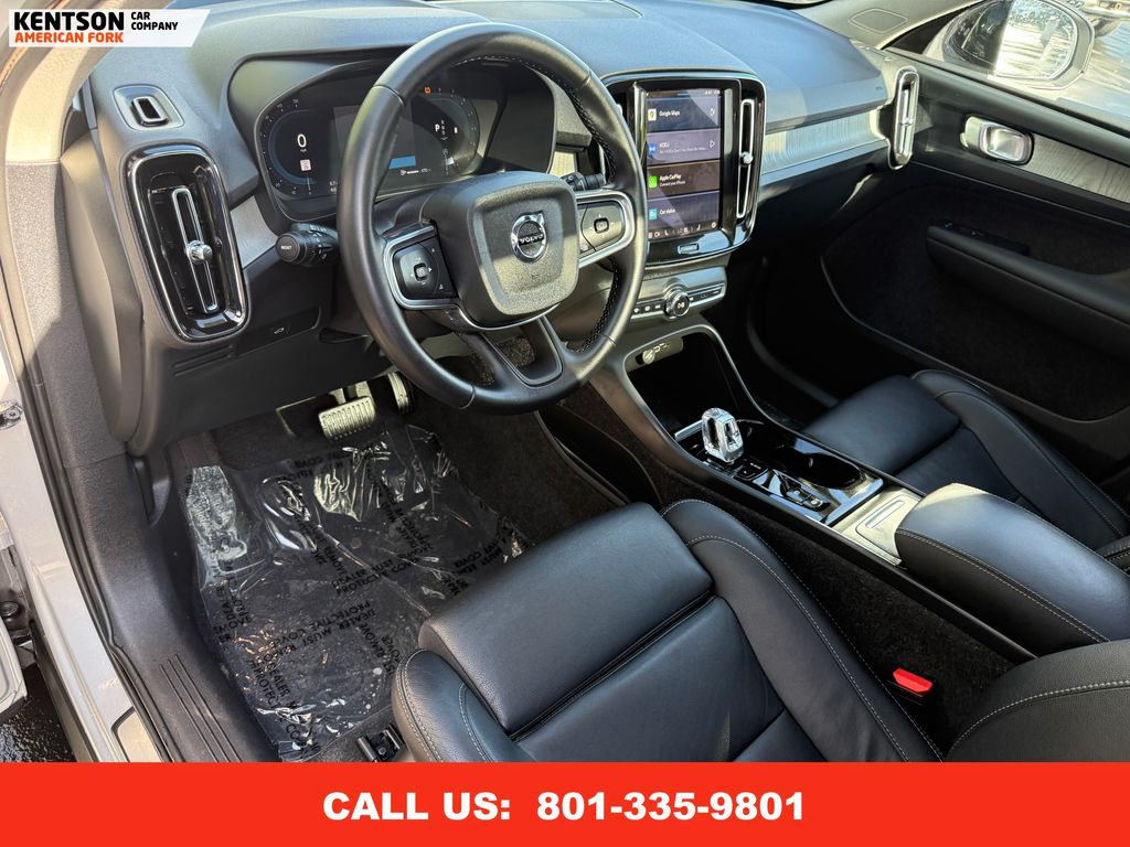 2025 Volvo XC40 Plus photo 25