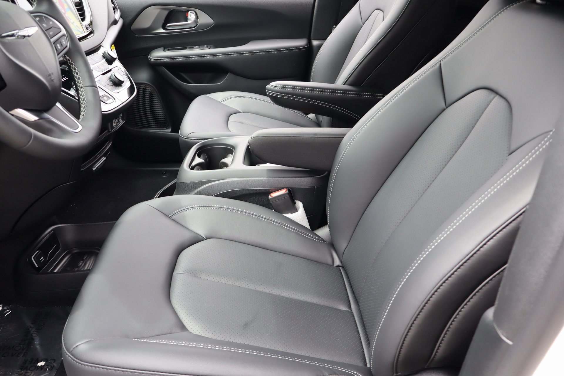 2025 Chrysler Voyager LX photo 19