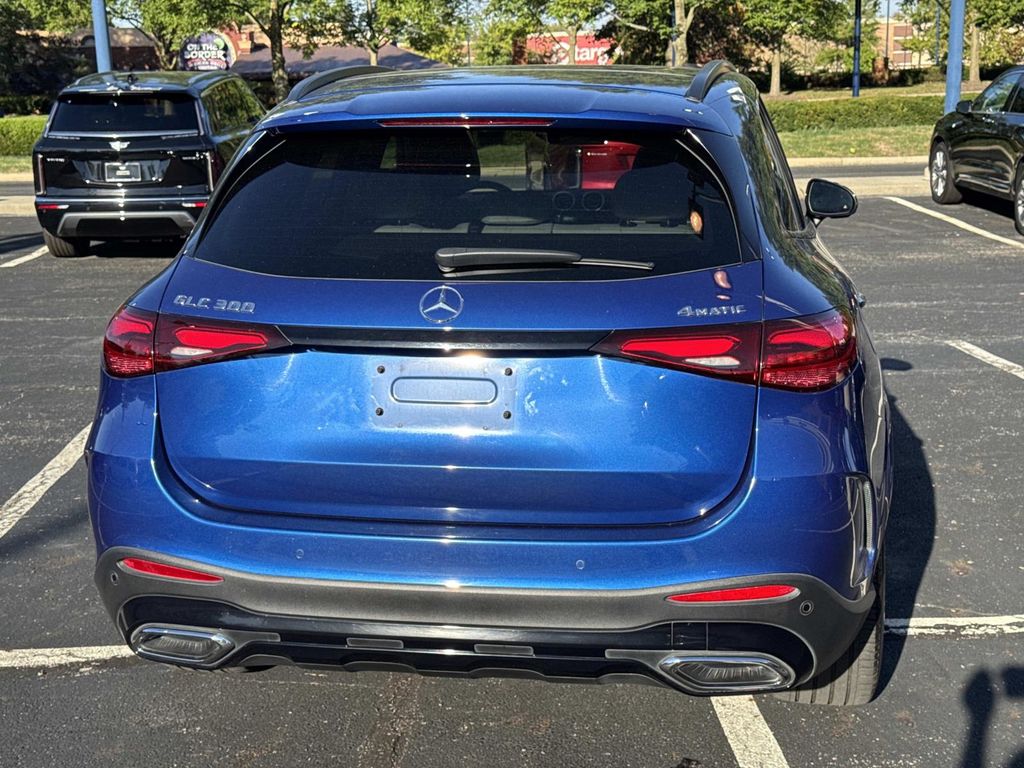 2024 Mercedes Benz GLC 300 4MATIC photo 3