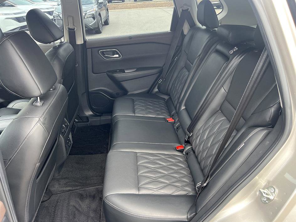 2022 Nissan Rogue Platinum photo 15