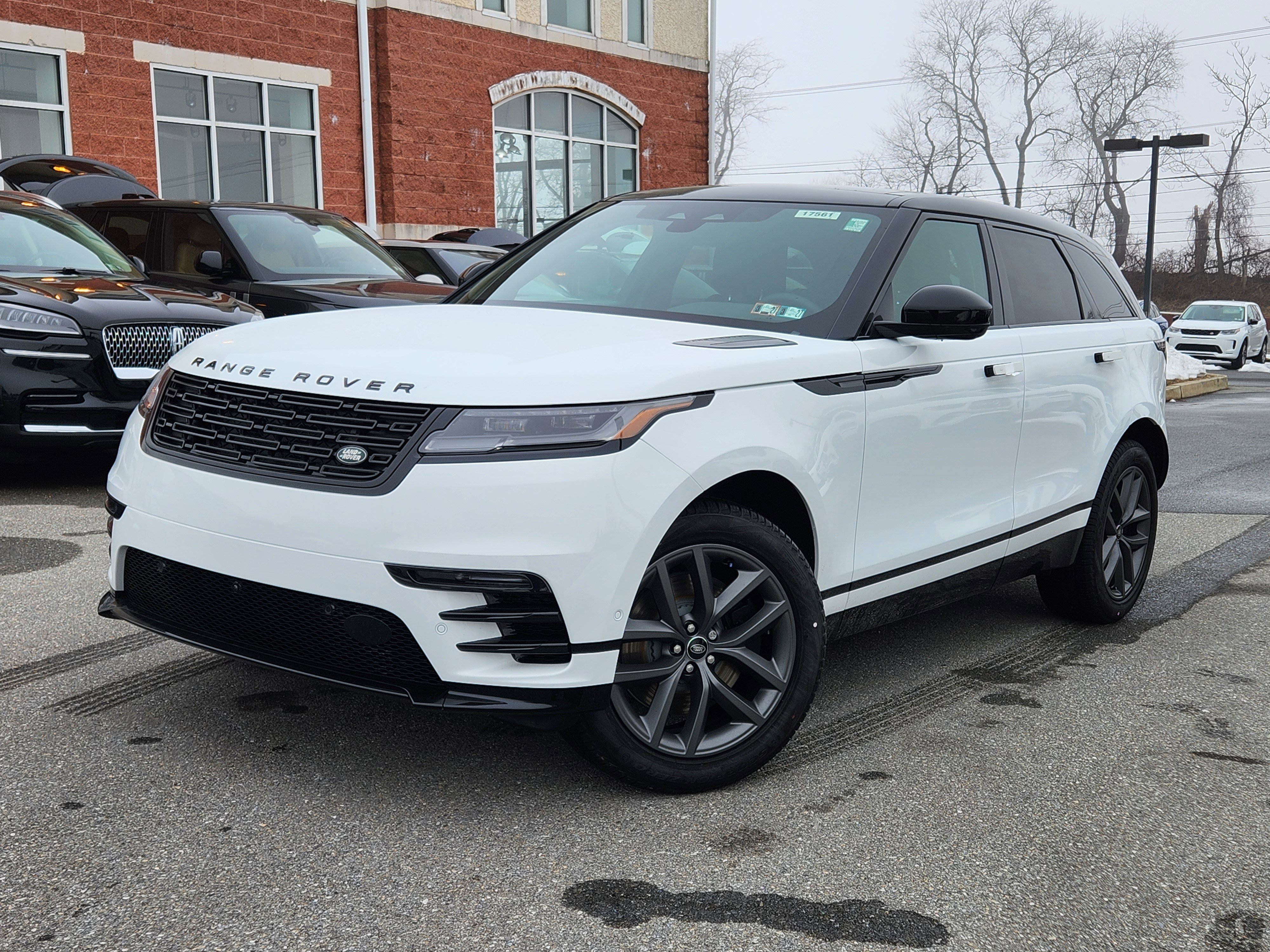 2026 Land Rover Range Rover Velar Dynamic SE