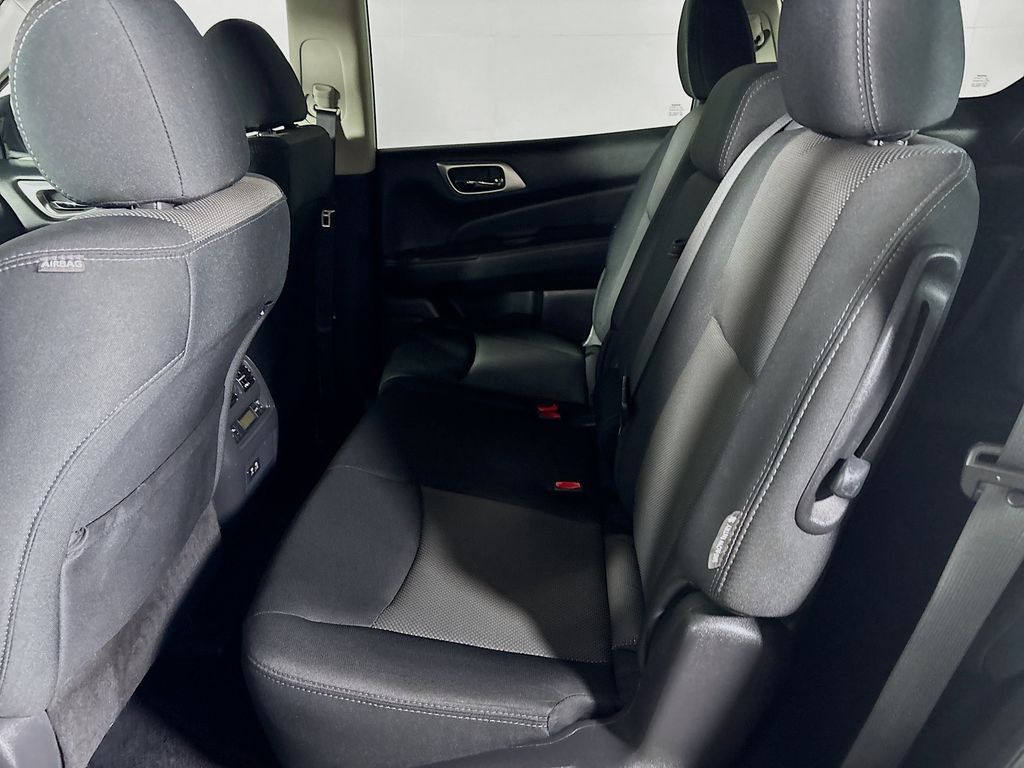 2019 Nissan Pathfinder S photo 19