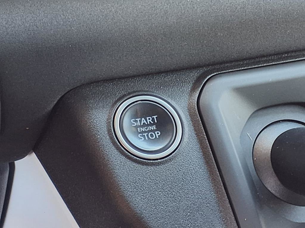 2023 Land Rover Defender X-Dynamic SE photo 13