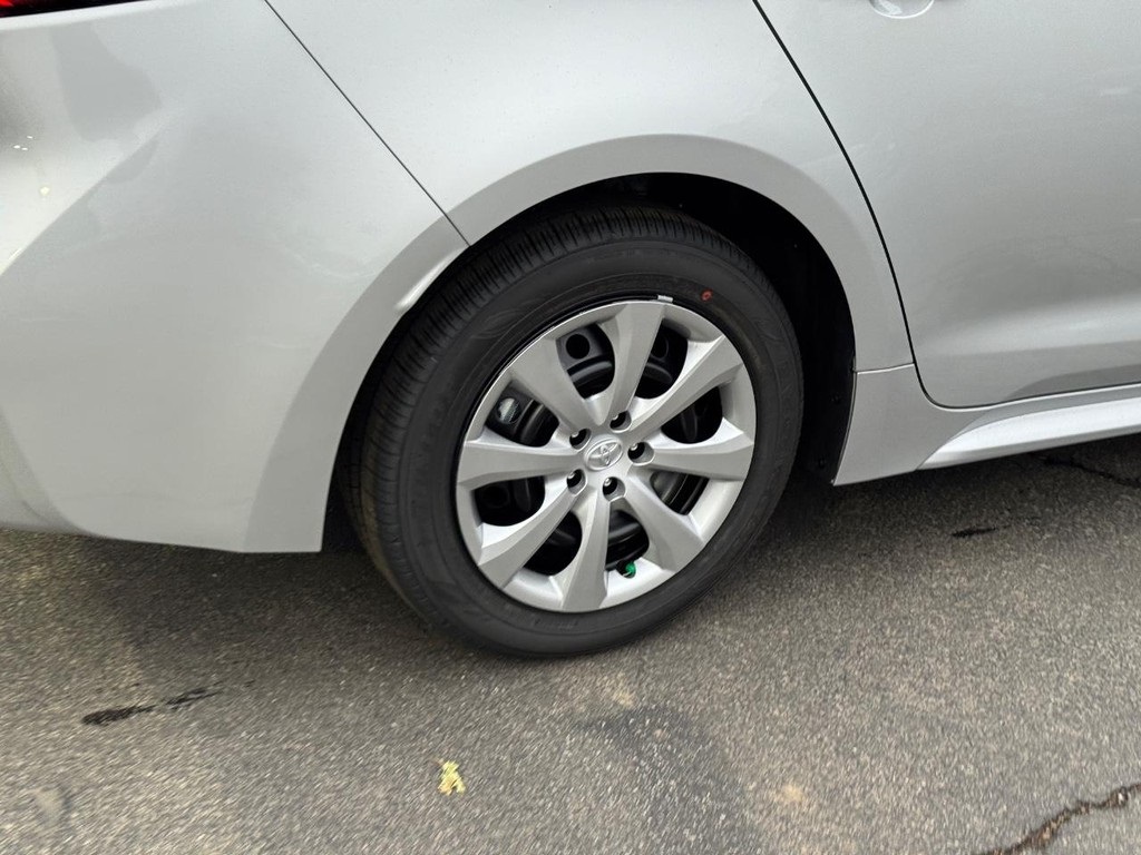 2026 Toyota Corolla LE photo 3