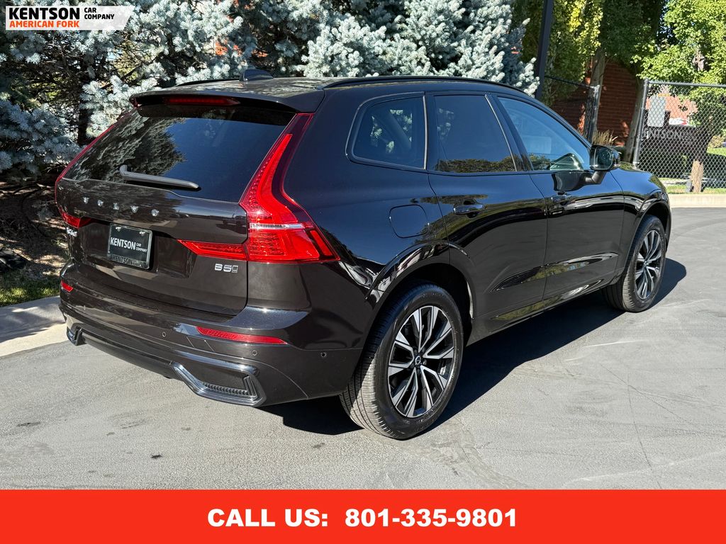 2025 Volvo XC60 B5 Plus photo 8