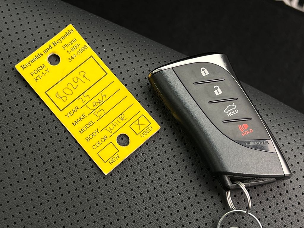 2025 Lexus ES 350 photo 25