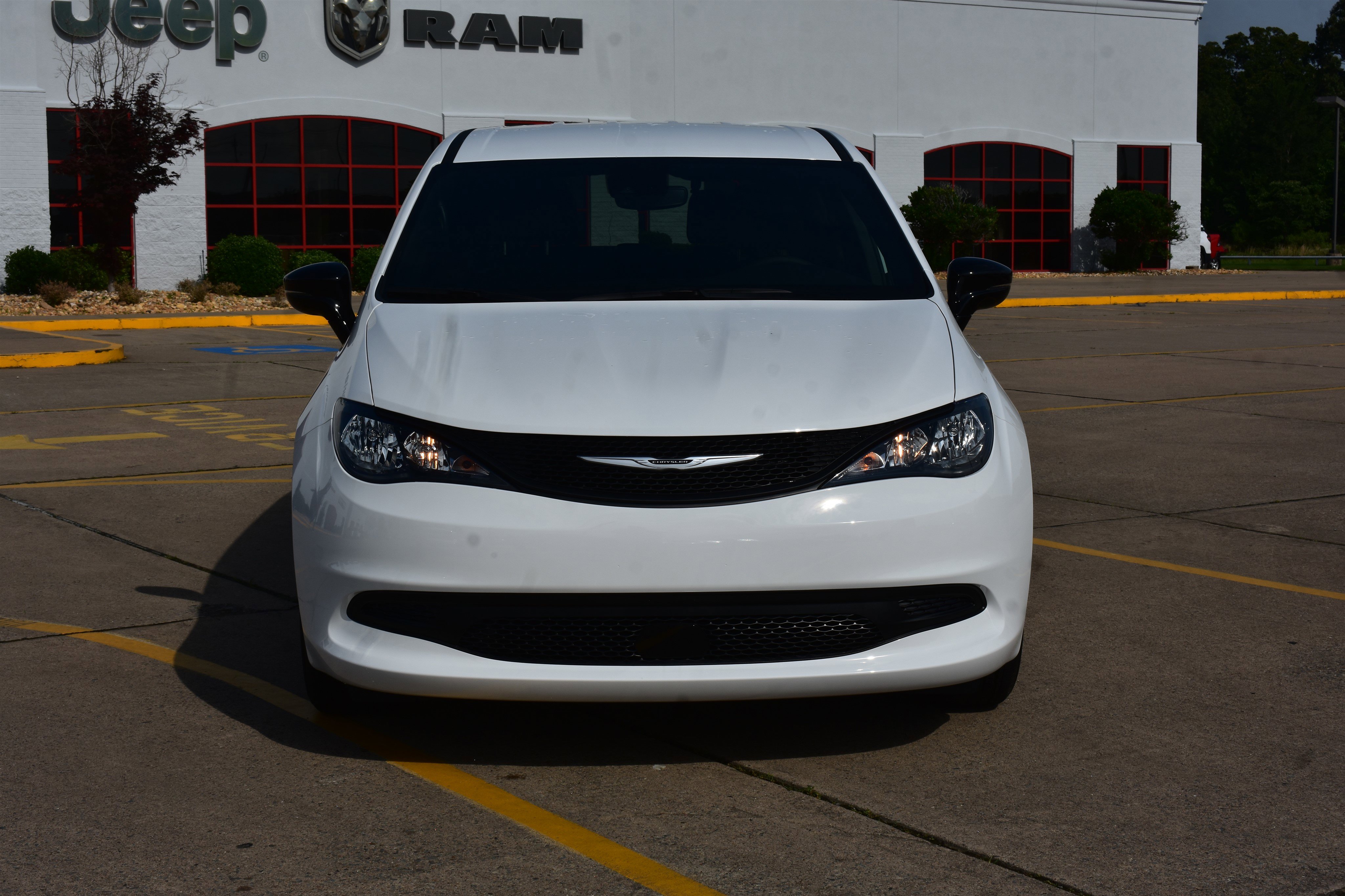 2025 Chrysler Voyager LX photo 2