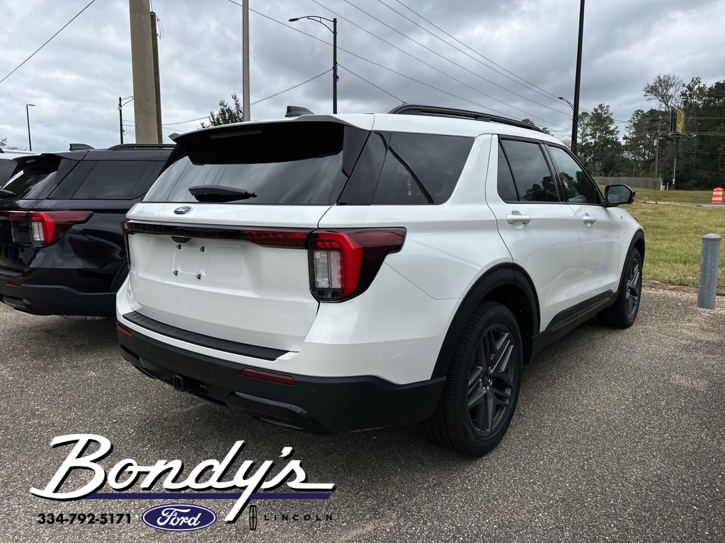 2025 Ford Explorer ST-Line photo 13