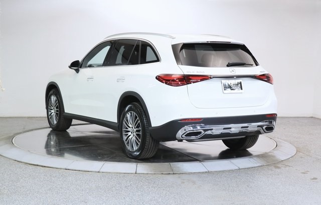 2025 Mercedes Benz GLC 300 4MATIC photo 3