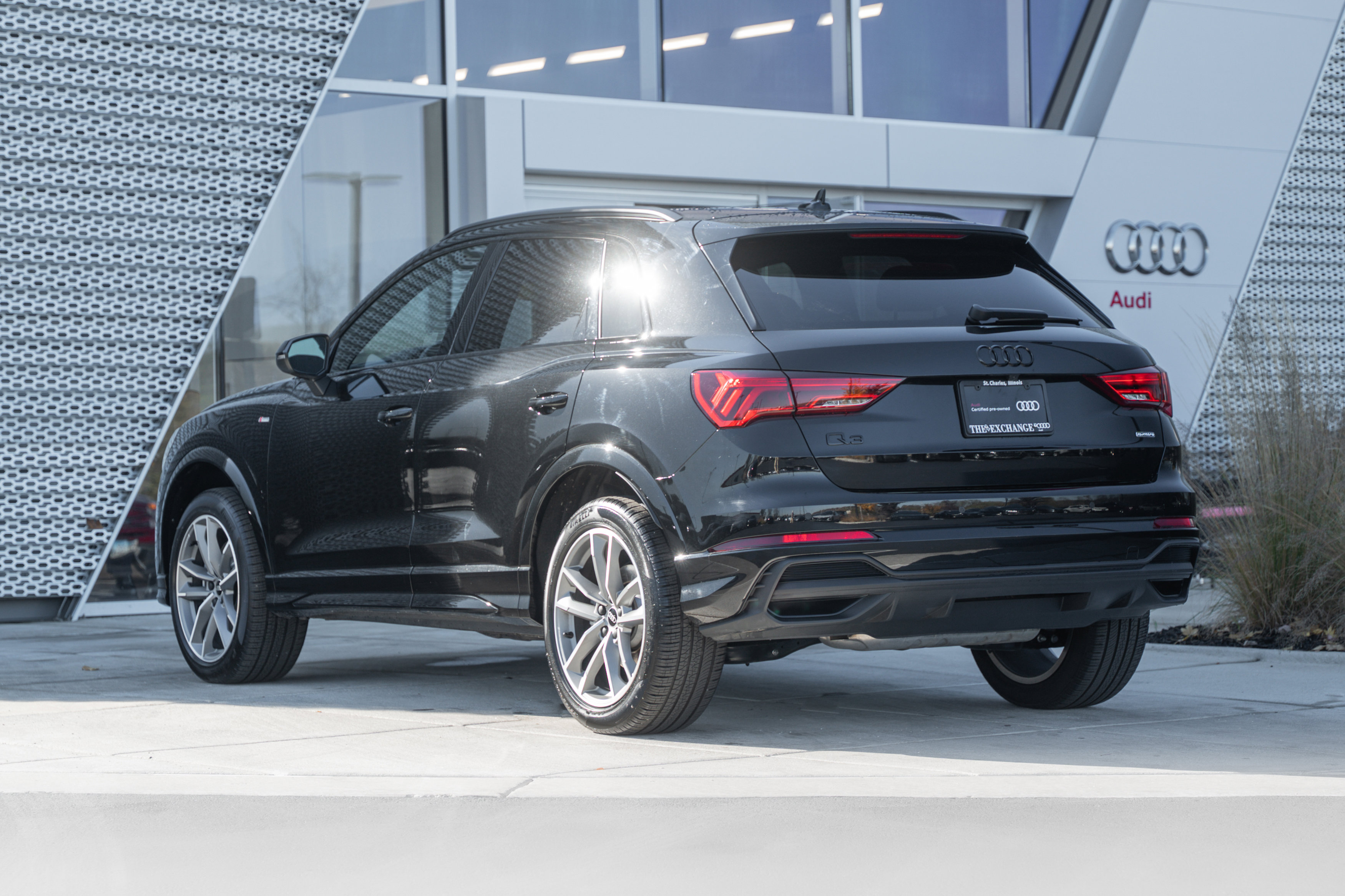 2025 Audi Q3 S line Premium photo 2