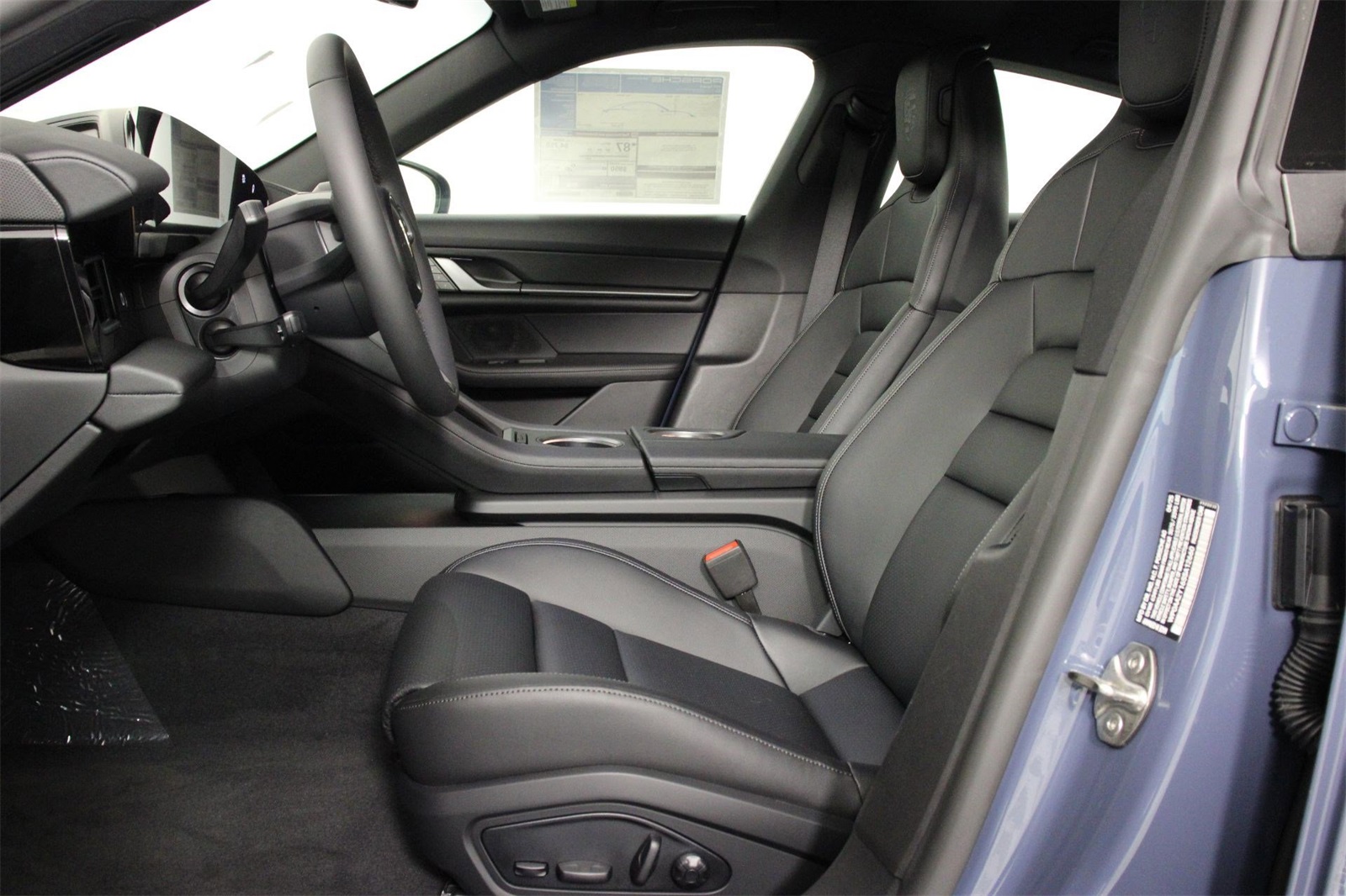 2025 Porsche Taycan photo 5