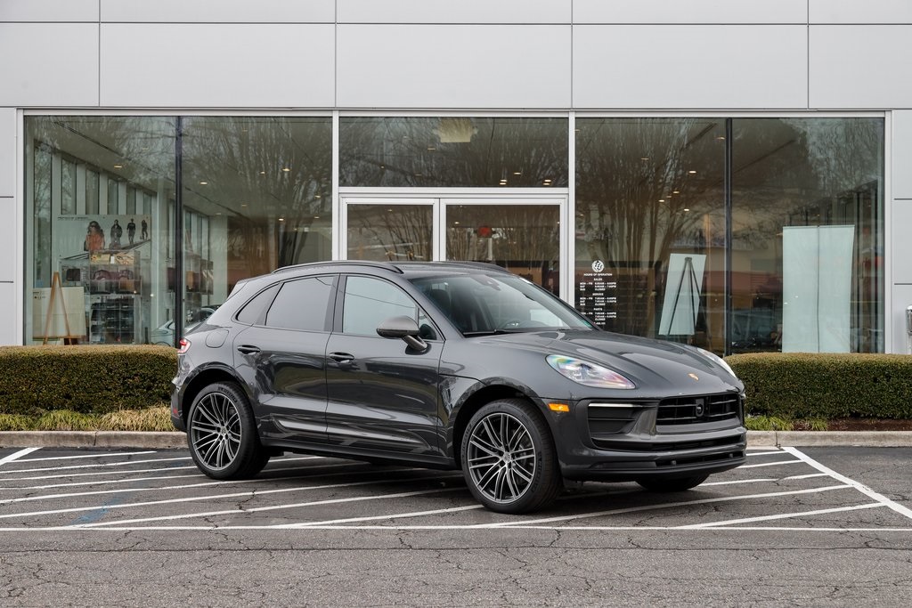 2025 Porsche Macan T photo 6