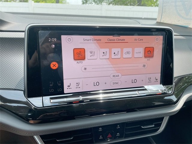 2025 Volkswagen Atlas Peak Edition SE Technology photo 34