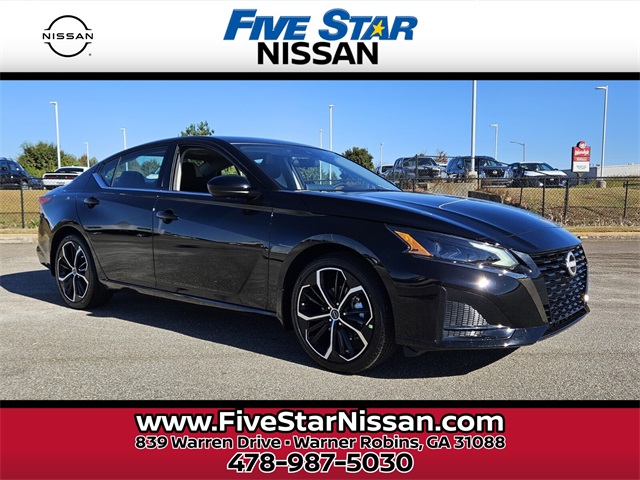 2025 Nissan Altima SR's photo