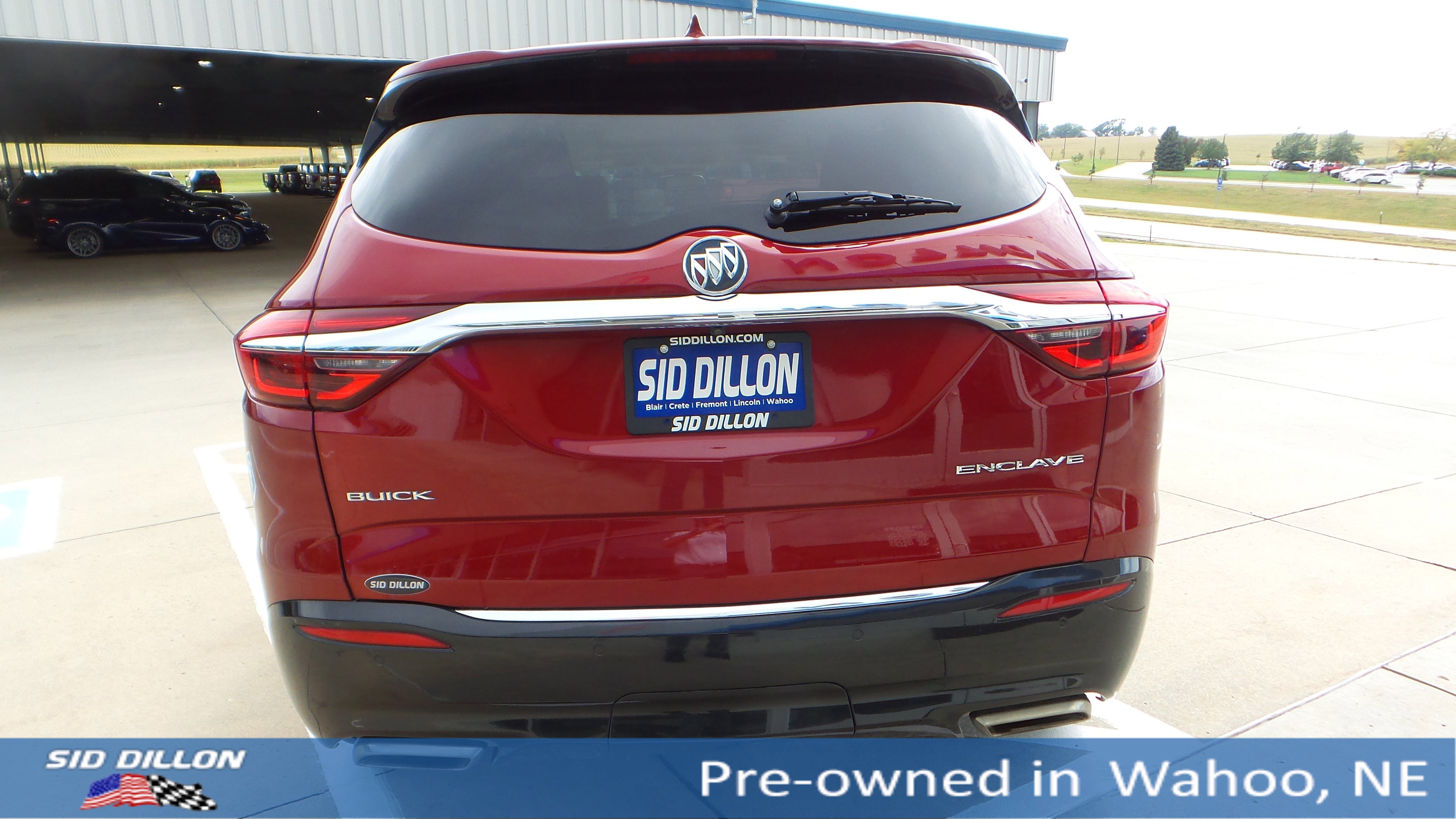 2018 Buick Enclave Essence photo 2