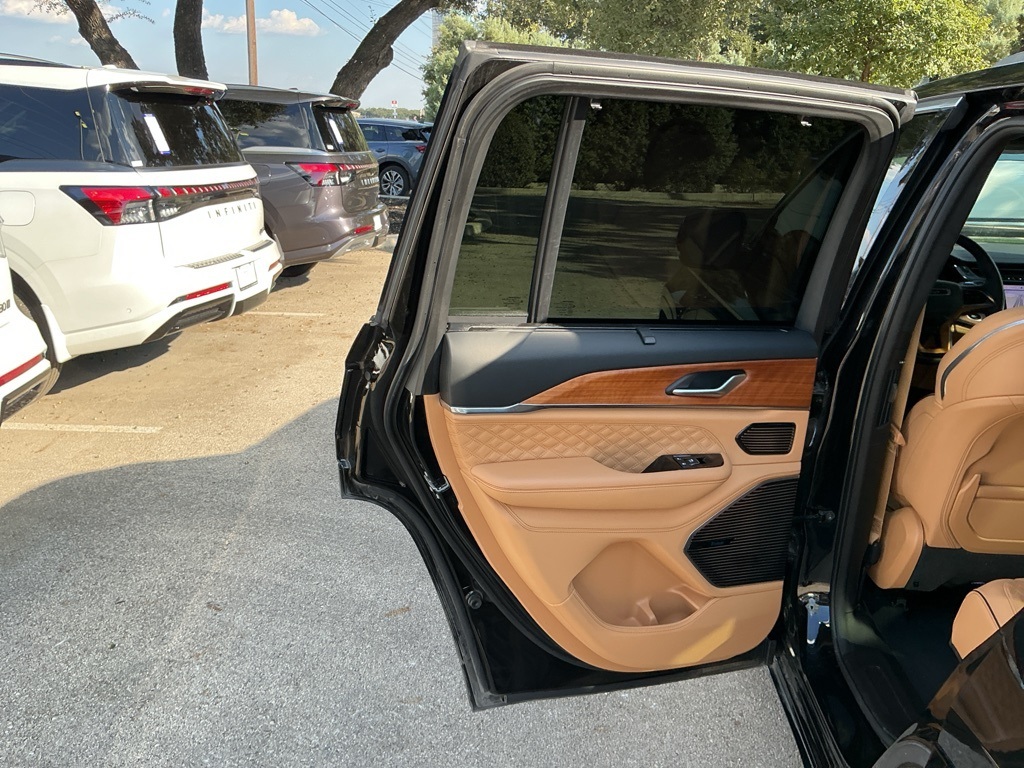 2024 Jeep Grand Cherokee Summit photo 24